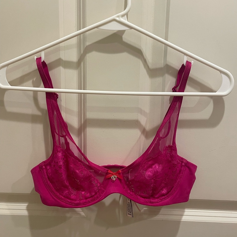 Victoria's Secret Fuchsia Lace Bra